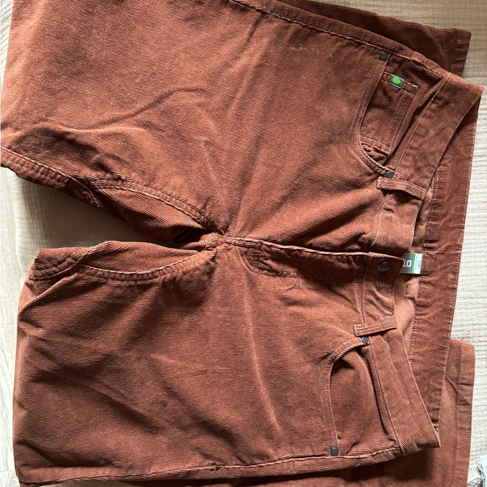 Stio Men's Corduroy Pants in Rich Brown